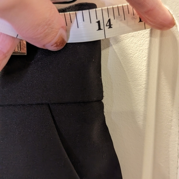 H&M curvy fit black pencil skirt with pockets size 8 - Picture 3 of 8